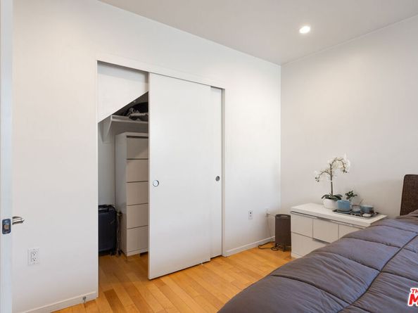 5806 Waring Avenue 14, Los Angeles CA 90038
