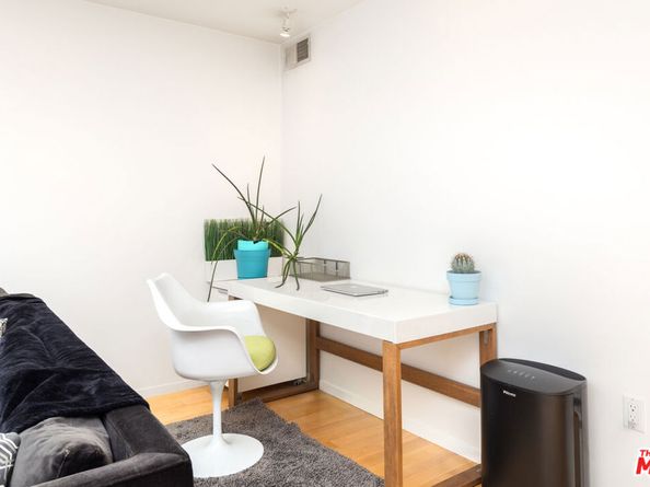 5806 Waring Avenue 14, Los Angeles CA 90038