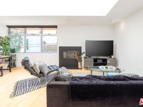 5806 Waring Avenue 14, Los Angeles CA 90038