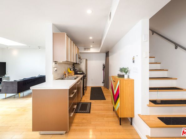 5806 Waring Avenue 14, Los Angeles CA 90038