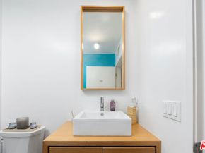 5806 Waring Avenue 14, Los Angeles CA 90038