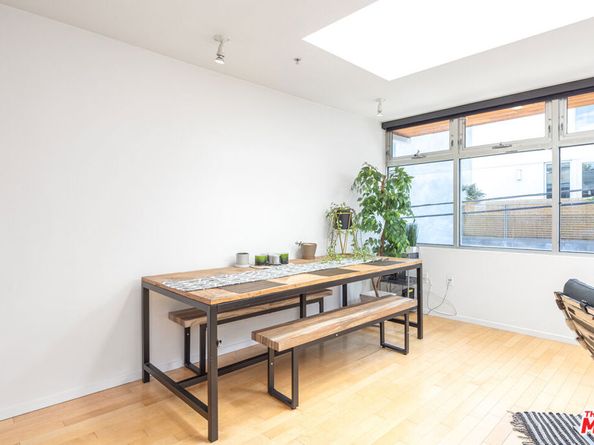 5806 Waring Avenue 14, Los Angeles CA 90038