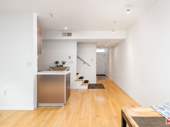 5806 Waring Avenue 14, Los Angeles CA 90038