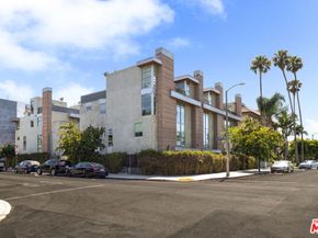 5806 Waring Avenue 14, Los Angeles CA 90038