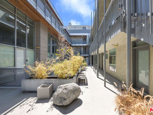 5806 Waring Avenue 14, Los Angeles CA 90038