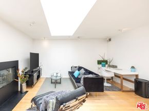 5806 Waring Avenue 14, Los Angeles CA 90038