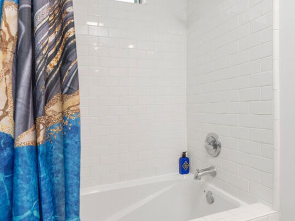 5806 Waring Avenue 14, Los Angeles CA 90038