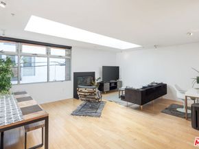 5806 Waring Avenue 14, Los Angeles CA 90038