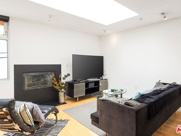 5806 Waring Avenue 14, Los Angeles CA 90038
