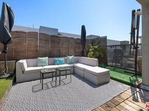 5806 Waring Avenue 14, Los Angeles CA 90038