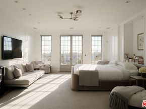 227 N Tigertail Road, Los Angeles CA 90049