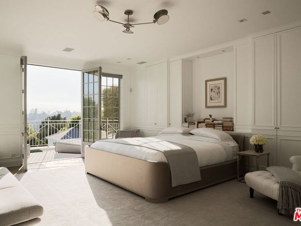 227 N Tigertail Road, Los Angeles CA 90049
