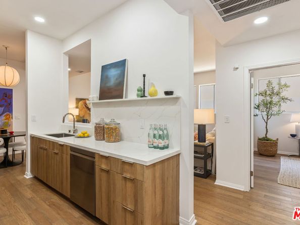 511 San Vicente Boulevard 106, Santa Monica CA 90402