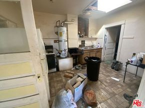 3770 Maple Avenue, Los Angeles CA 90011