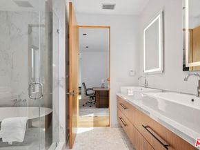 212 Bay Street 102, Santa Monica CA 90405