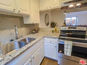 2624 Kansas Avenue 11, Santa Monica CA 90404