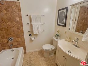 2624 Kansas Avenue 11, Santa Monica CA 90404