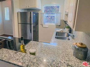 2624 Kansas Avenue 11, Santa Monica CA 90404