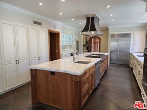 560 N Beverly Glen Boulevard, Los Angeles CA 90077