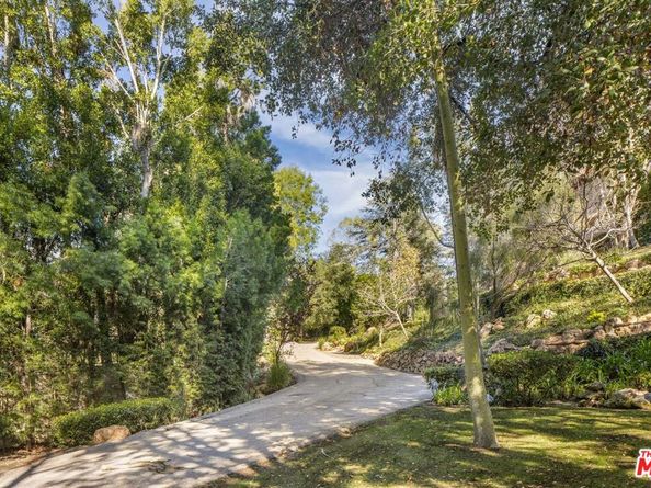 560 N Beverly Glen Boulevard, Los Angeles CA 90077