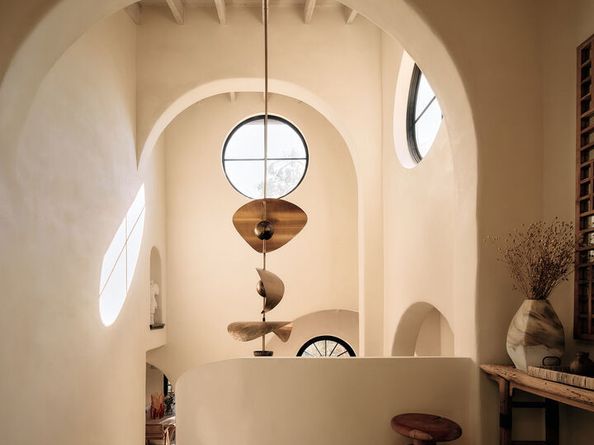 2729 Nichols Canyon Road, Los Angeles CA 90046