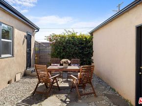 2400 W 74th Street, Los Angeles CA 90043