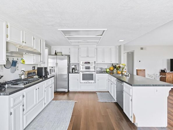 363 Surrey Dr, Bonita CA 91902