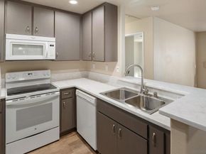 580 Camino de la Reina 321, San Diego CA 92108