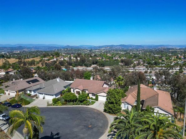 1992 Ridge Way Glen, Escondido CA 92029