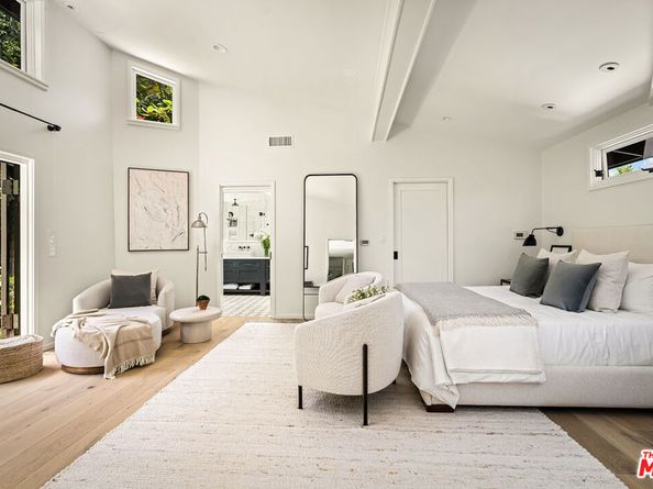 327 E Rustic Road, Santa Monica CA 90402