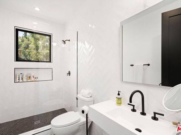 1919 Pinehurst Road, Los Angeles CA 90068
