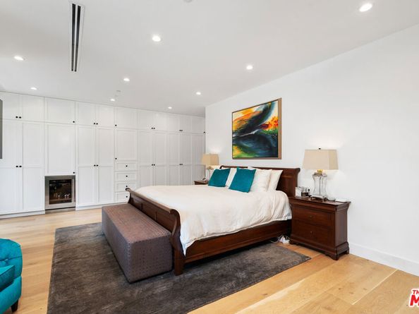 1919 Pinehurst Road, Los Angeles CA 90068