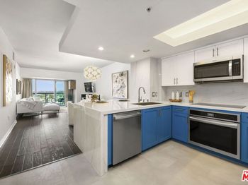 13700 Marina Pointe Drive