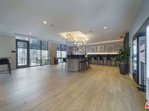 1100 S Grand Avenue A703, Los Angeles CA 90015