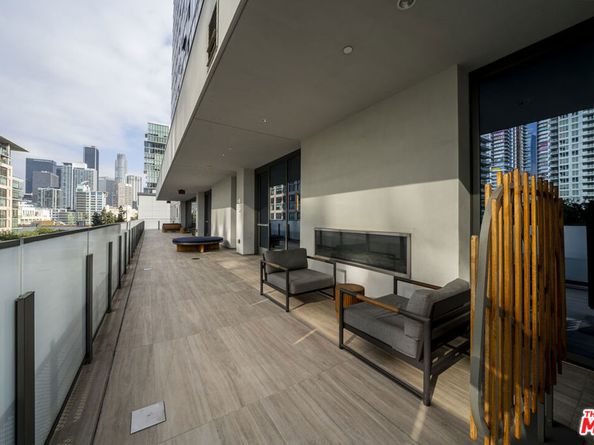1100 S Grand Avenue A703, Los Angeles CA 90015
