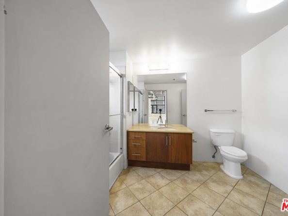 1100 S Grand Avenue A703, Los Angeles CA 90015