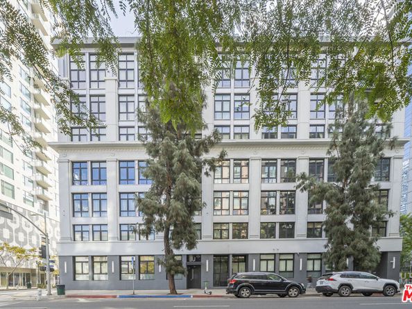 1100 S Grand Avenue A703, Los Angeles CA 90015