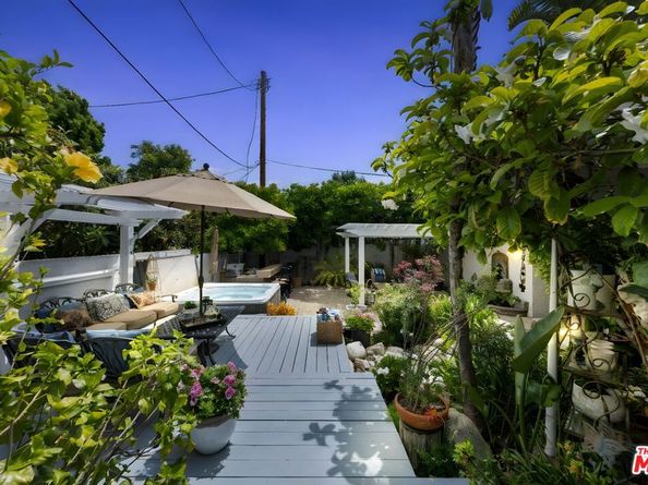 6432 Petit Avenue, Lake Balboa CA 91406