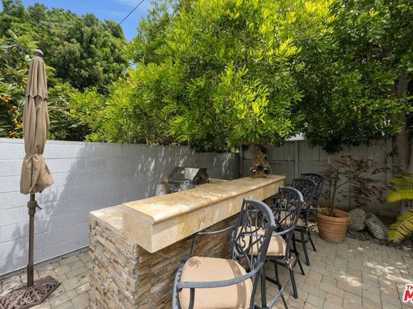 6432 Petit Avenue, Lake Balboa CA 91406