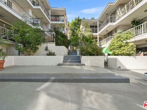 7270 Hillside Avenue 302, Los Angeles CA 90046