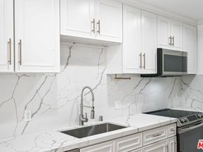 7270 Hillside Avenue 302, Los Angeles CA 90046