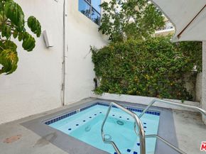 7270 Hillside Avenue 302, Los Angeles CA 90046