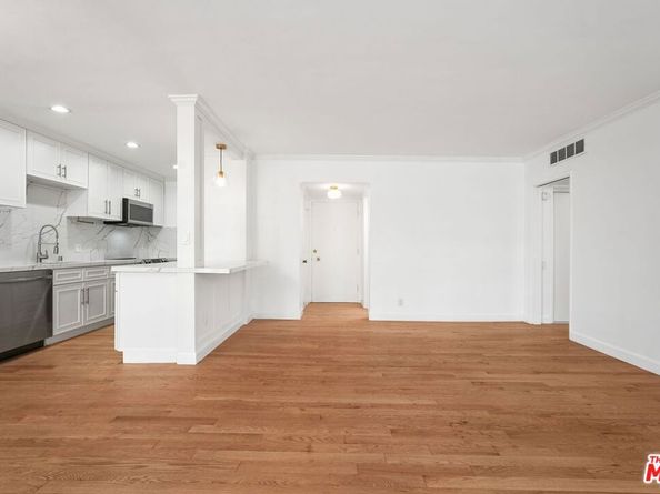 7270 Hillside Avenue 302, Los Angeles CA 90046