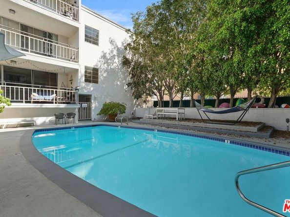 7270 Hillside Avenue 302, Los Angeles CA 90046