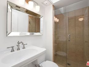 7270 Hillside Avenue 302, Los Angeles CA 90046