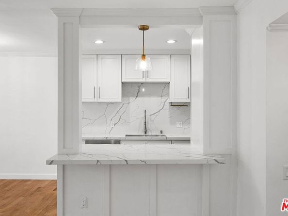 7270 Hillside Avenue 302, Los Angeles CA 90046