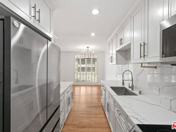 7270 Hillside Avenue 302, Los Angeles CA 90046