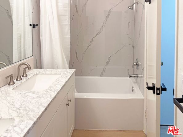 453 Ivy Street, Glendale CA 91204