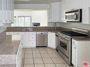 453 Ivy Street, Glendale CA 91204