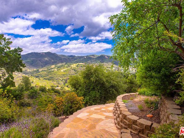 21322 Hillside Drive, Topanga CA 90290